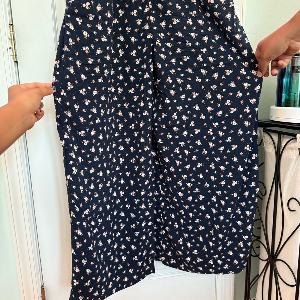 Floral Tie-Strap Jumpsuit with Pockets. Size L - Picture 3 of 6